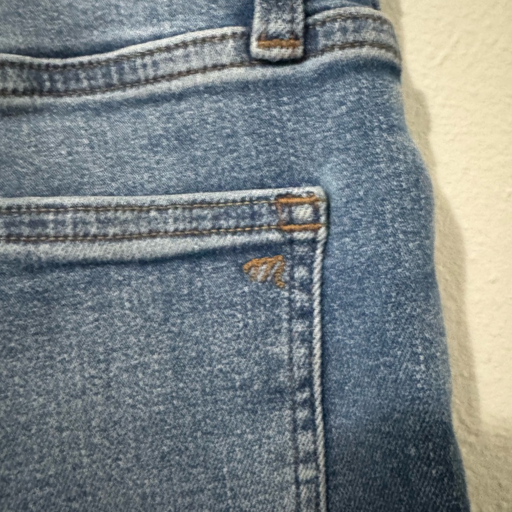 Madewell Mid-Rise Kick Out Crop Jeans - Picture 3 of 7
